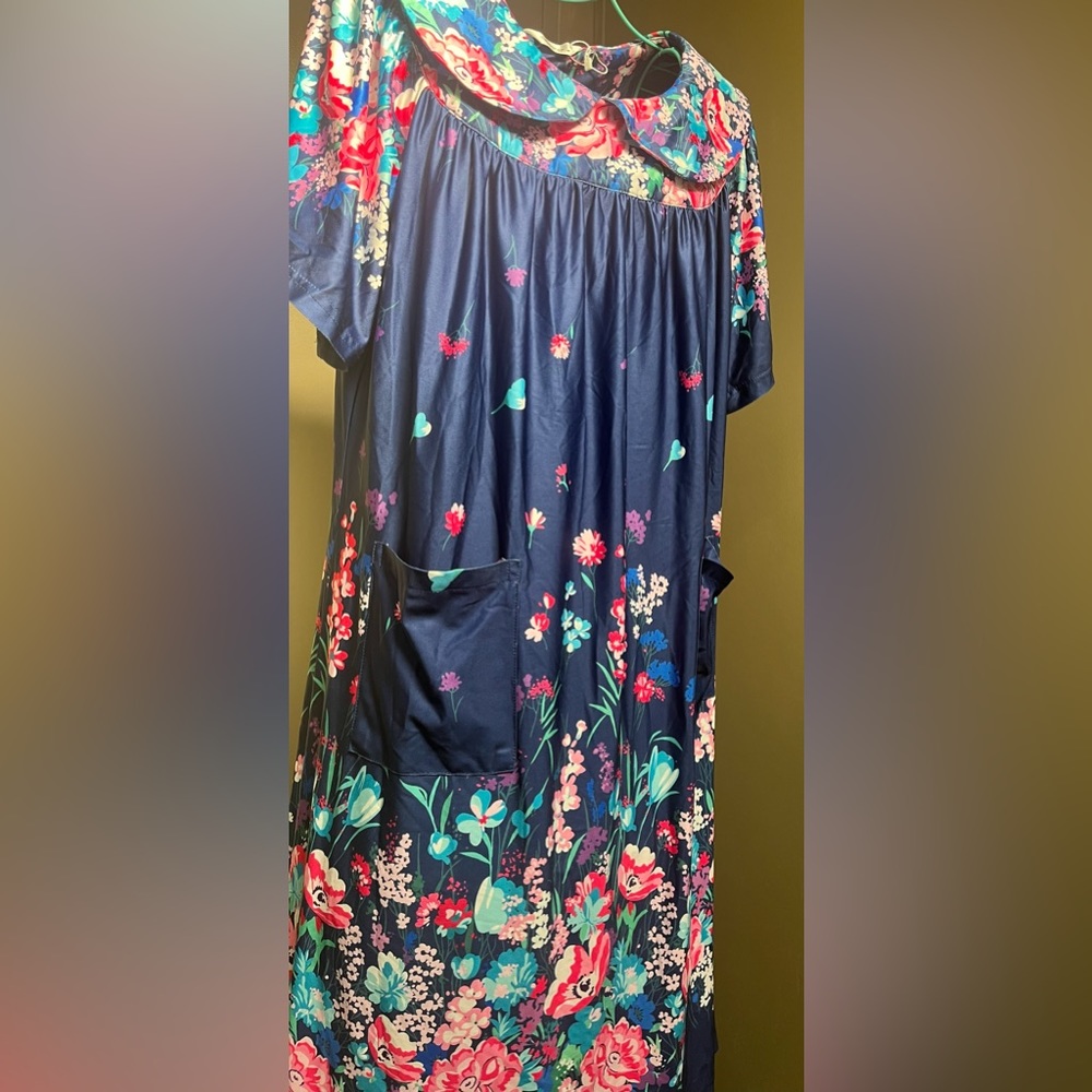 Brand new no tags vintage lounge dress